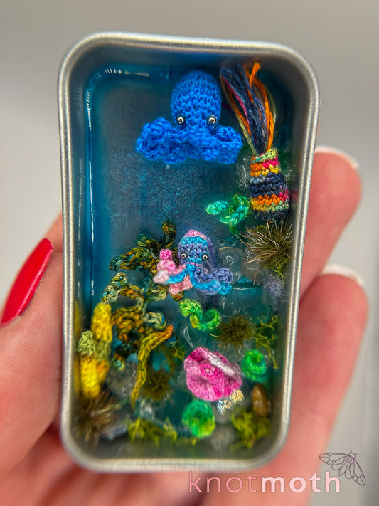 octopi coral garden mini tin