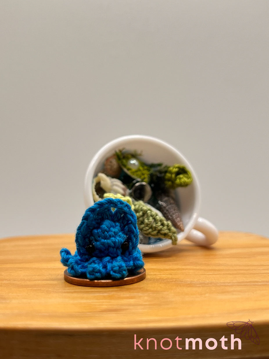 caj squid micro crochet teacup trinket