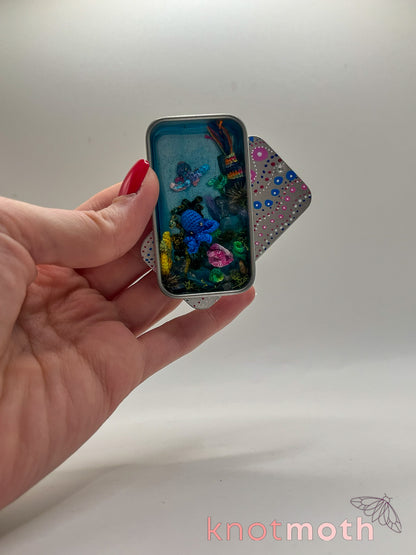 octopi coral garden mini tin