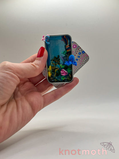 octopi coral garden mini tin