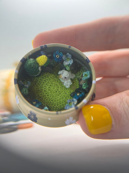 Christine birdie · flower meadow RESISTin mini tin