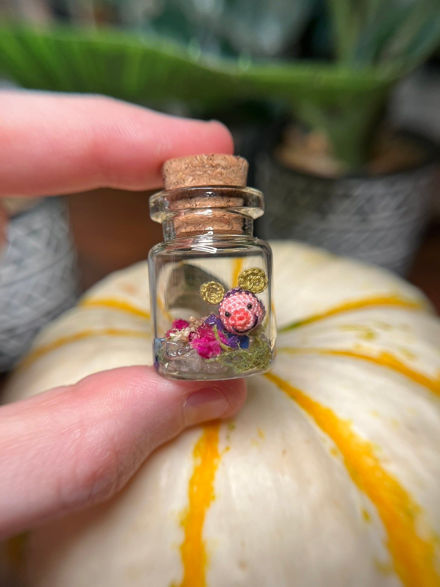 beatrix bee micro crochet jar