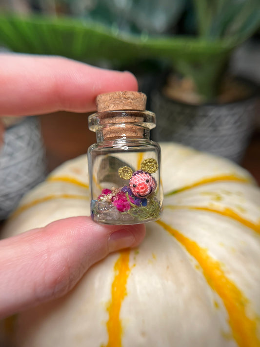 beatrix bee micro crochet jar