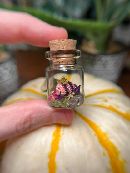 beatrix bee micro crochet jar