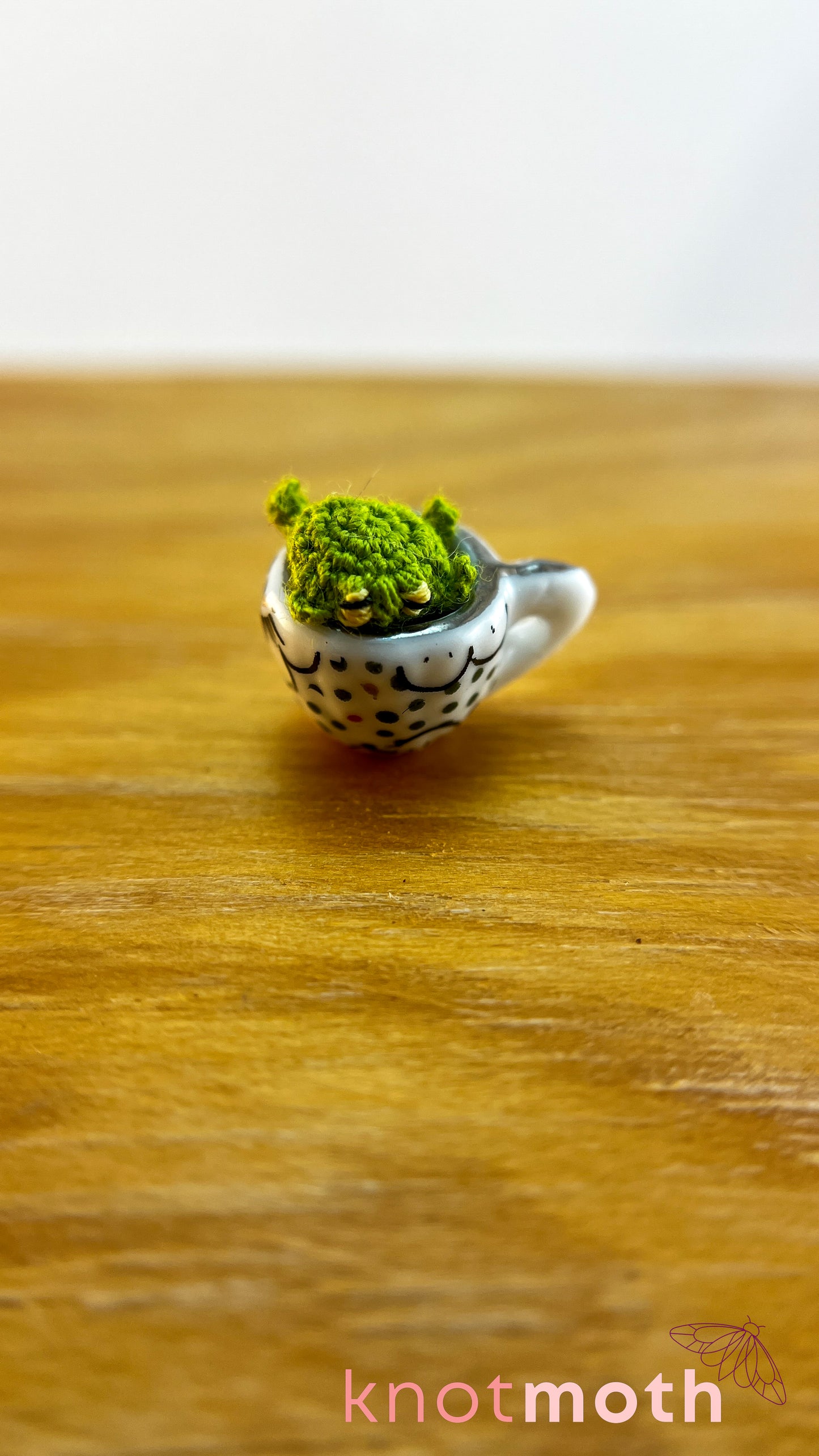 Francisco Frog Micro Crochet Teacup (Magnetic, Removable)