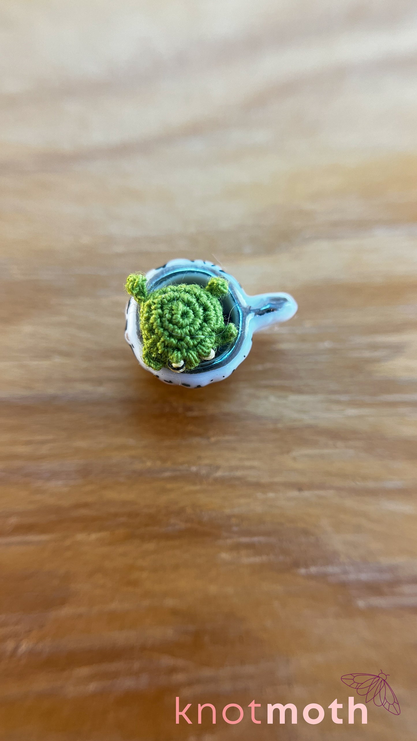 Francisco Frog Micro Crochet Teacup (Magnetic, Removable)