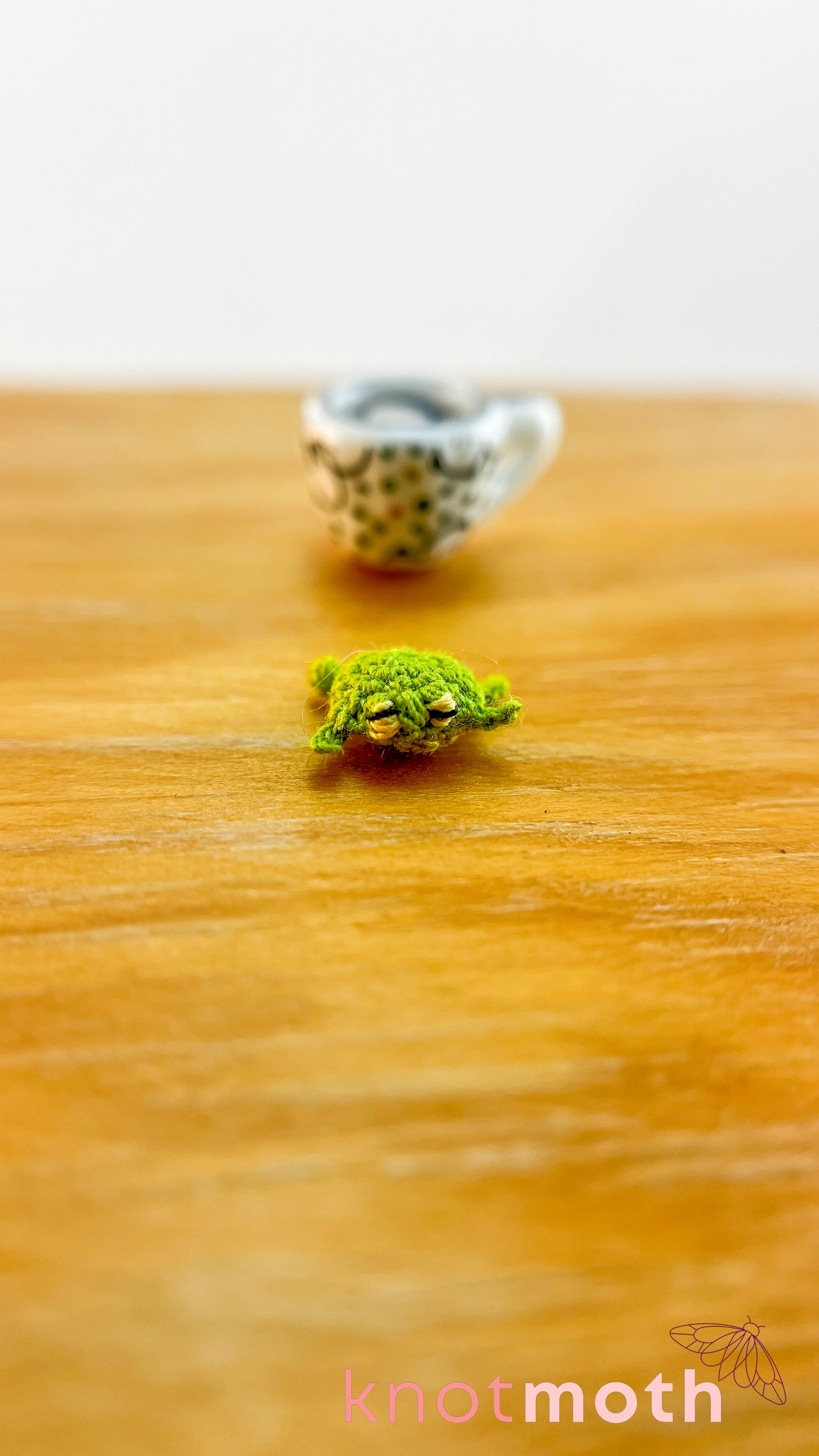 Francisco Frog Micro Crochet Teacup (Magnetic, Removable)