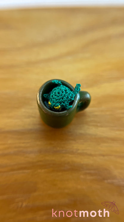 Finley Frog Micro Crochet Mug (Magnetic, Removable)