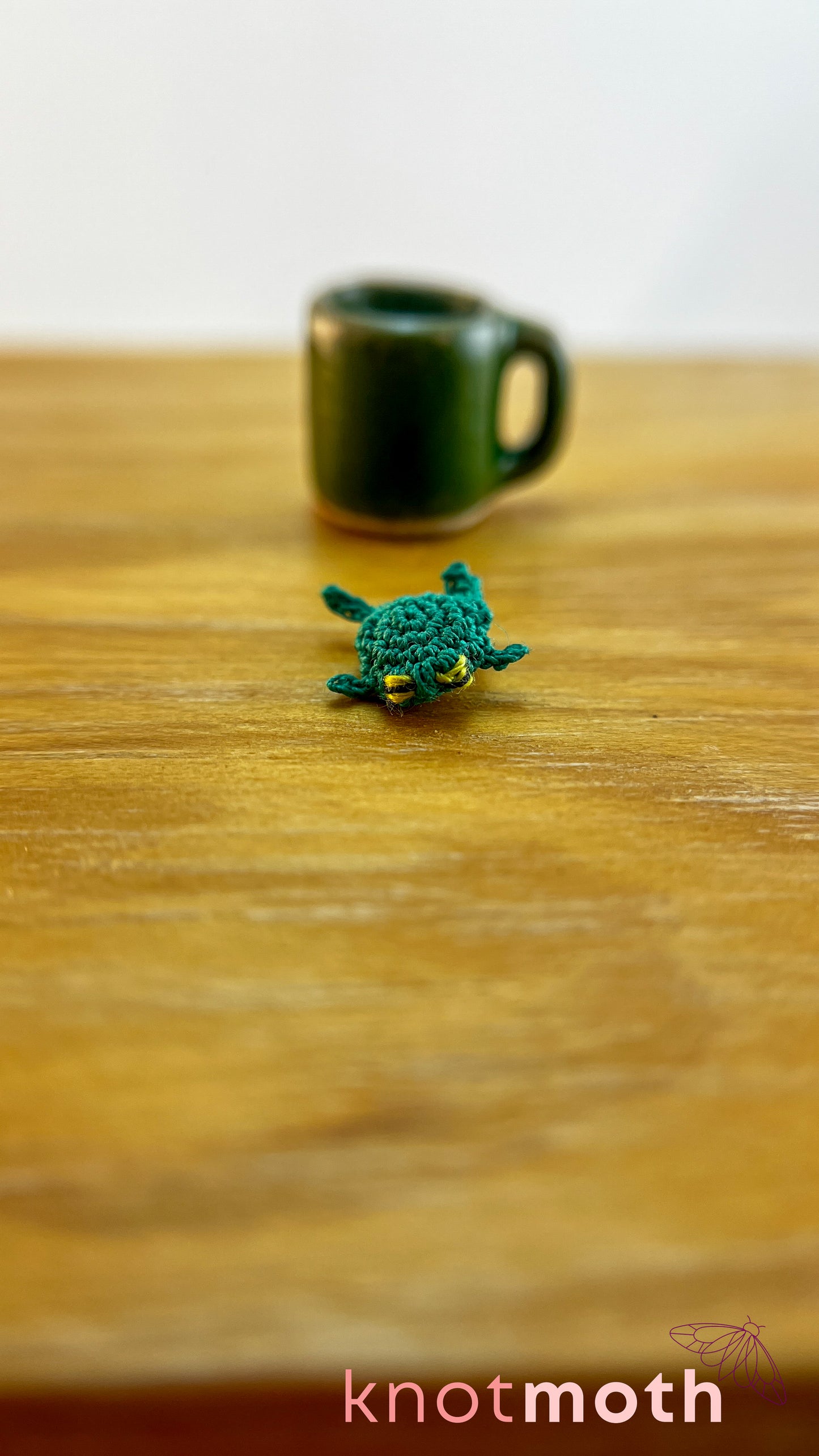 Finley Frog Micro Crochet Mug (Magnetic, Removable)