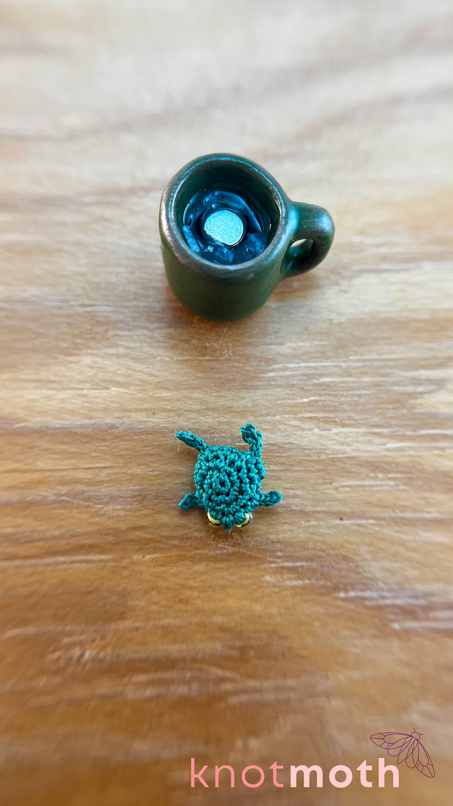 Finley Frog Micro Crochet Mug (Magnetic, Removable)