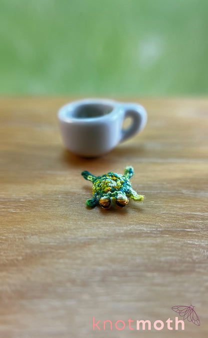 Fiona Frog Micro Crochet Magnetic Mug Trinket