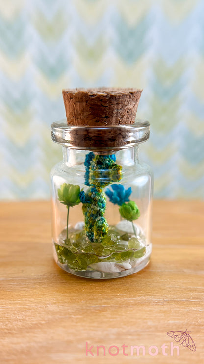 Sheldon Seahorse Micro Crochet Aquarium Jar (removable, magnetic)