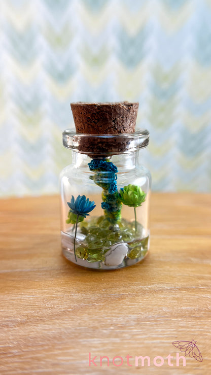 Sheldon Seahorse Micro Crochet Aquarium Jar (removable, magnetic)