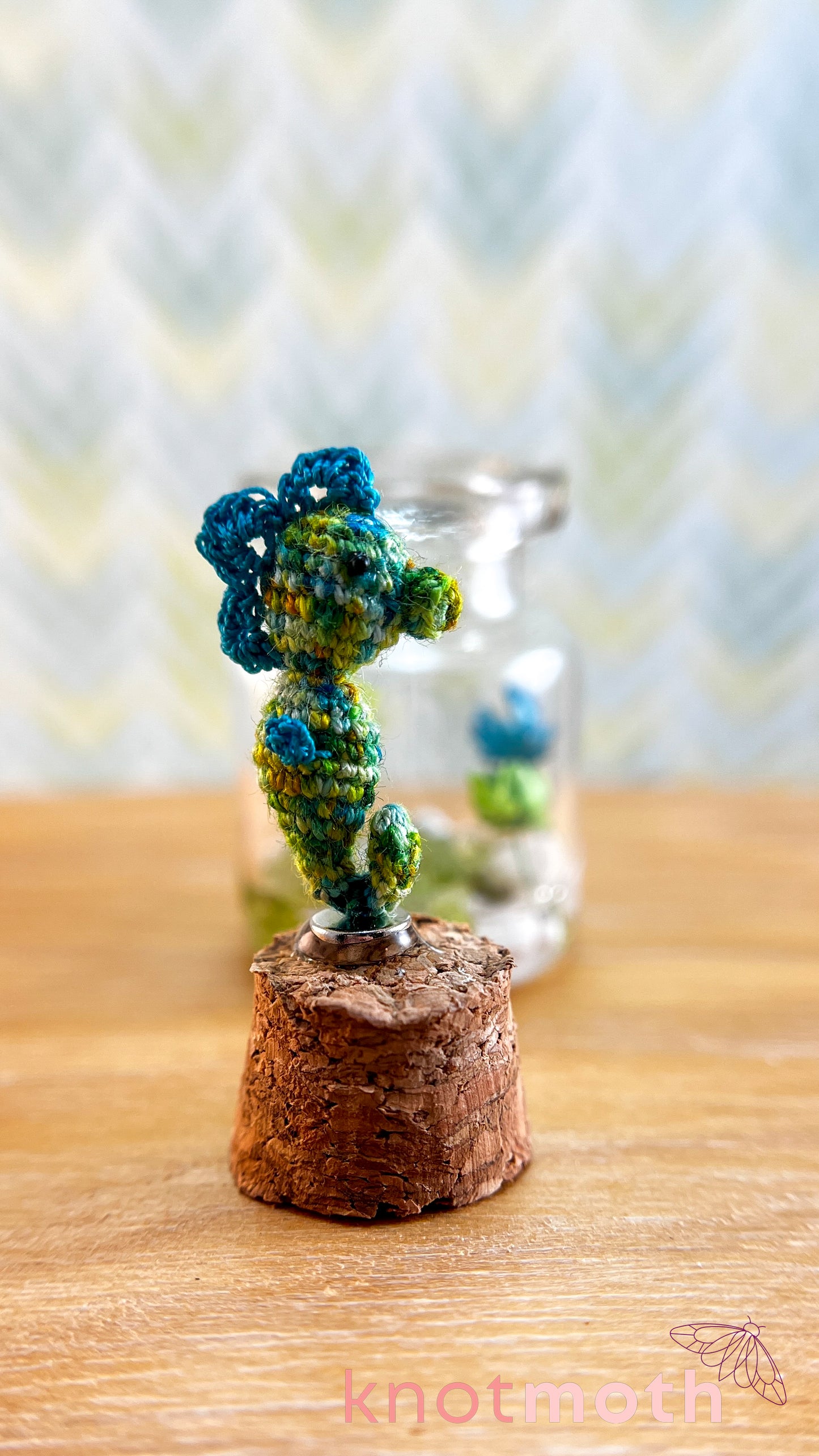 Sheldon Seahorse Micro Crochet Aquarium Jar (removable, magnetic)