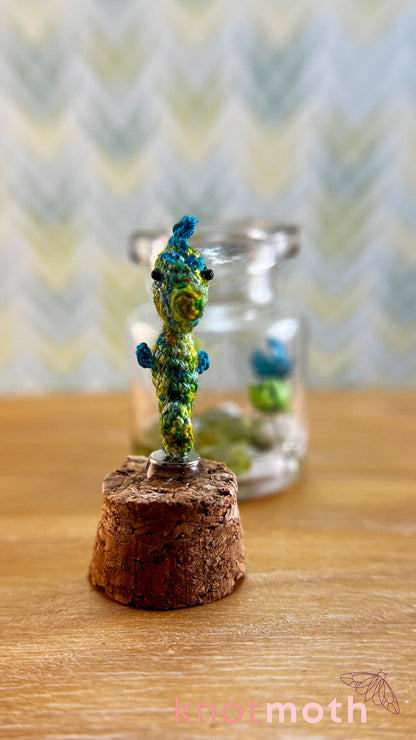 Sheldon Seahorse Micro Crochet Aquarium Jar (removable, magnetic)