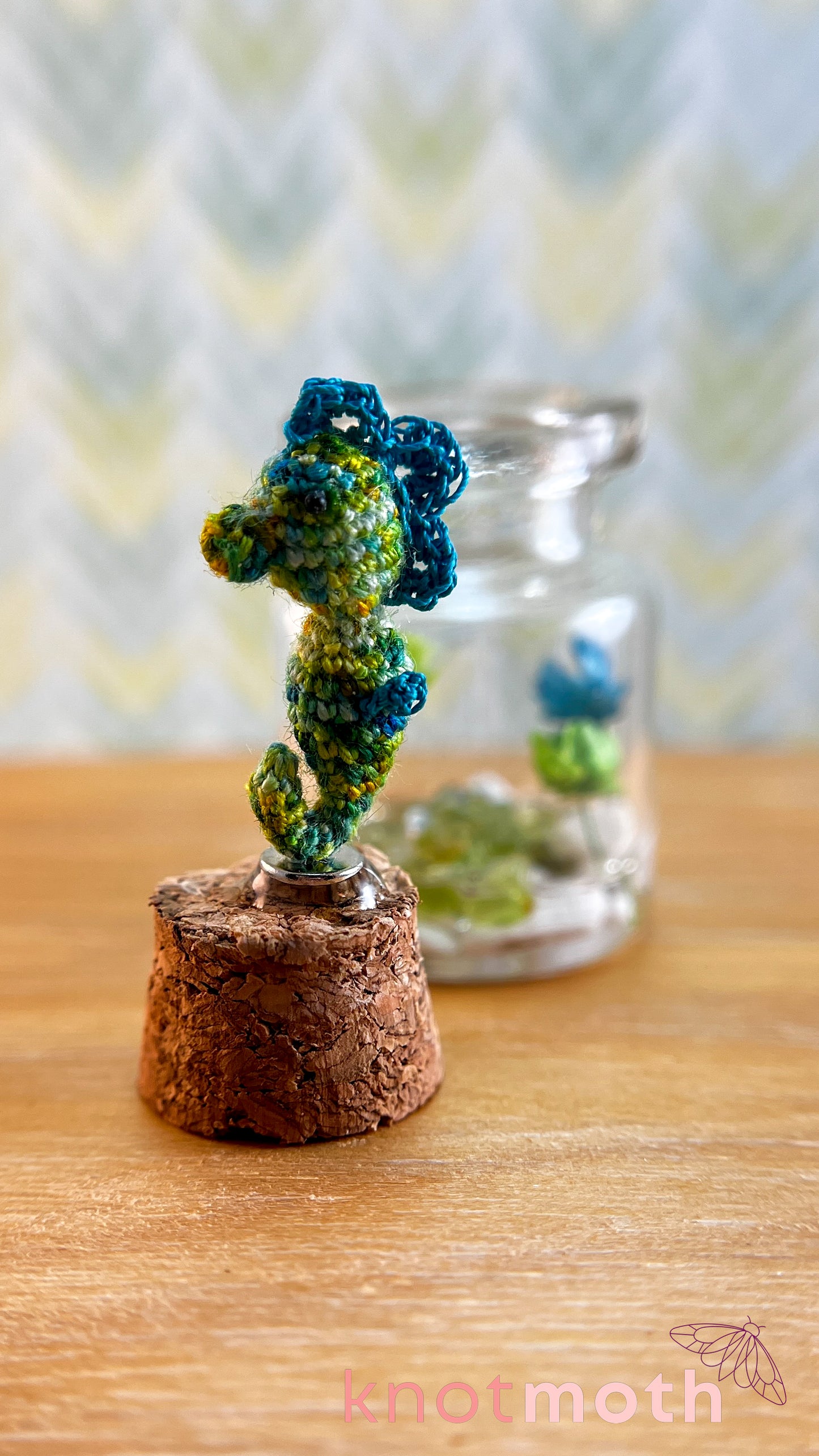 Sheldon Seahorse Micro Crochet Aquarium Jar (removable, magnetic)